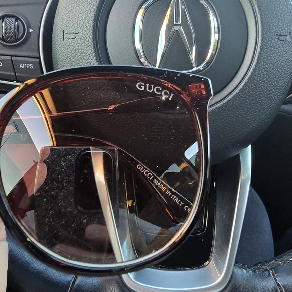GUCCI Sunshades - Picture 2 of 7